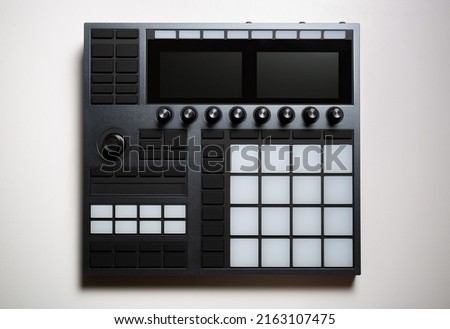 Drum machine for beat maker. Beat machine for hip hop producer