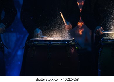 drummers night show, water drops, sprays, masked men