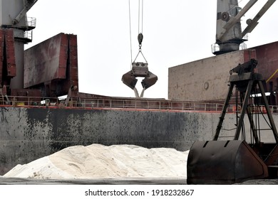 Dry Bulk Cargo Ship At Dindayal Port Kandla India. Big Hydraulic Grabs Of Crane At Work