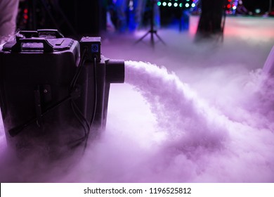 Dry Ice Low Fog Machine With Hands On For Wedding First Dance In Restaurants