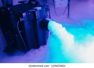 Dry Ice Low Fog Machine With Hands On For Wedding First Dance In Restaurants