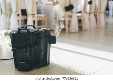 Dry Ice Low Fog Machine For Wedding First Dance In Elegant Restaurants.