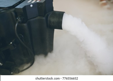 Dry Ice Low Fog Machine For Wedding First Dance In Elegant Restaurants.