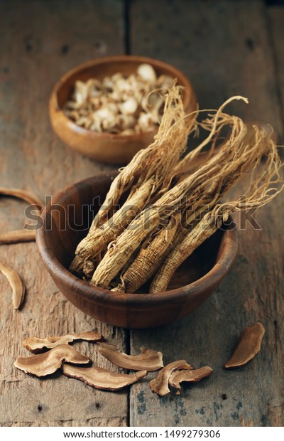 Dry Korean ginseng Roots on wood\
background.Korean herbal\
medicine.