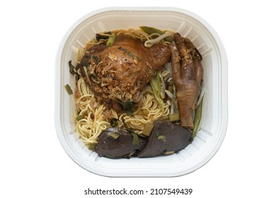 Dry Noodle Chicken Drumsticks And Small Line Yellow Noodle With Blood Clot. In The White Plastic Box Prepare For Delivery To Customer. On Isolated White Background With Clipping Path.