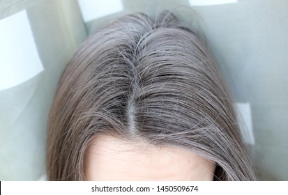 
Dry Shampoo On Women's Hair