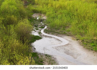 The drying up source and the riverbed became shallow and overgrown with bushes due to climate change. The problem of lack of drinking water