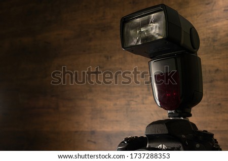 DSLR camera and electronic flash unit
