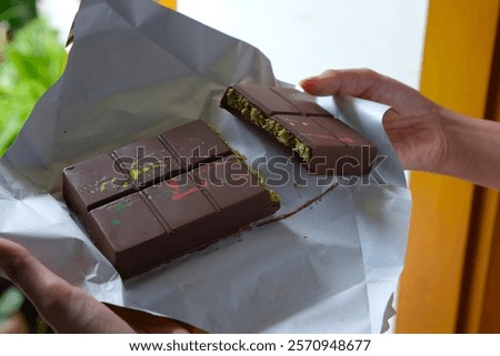 Dubai chocolate bar after split. Chocolate with pistachio paste and kunefe iinside. Dubai coklat