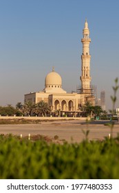 Dubai, UAE - 05.21.2021 - Mosque in final stages of construction in Nad Al Hamar area of Dubai.