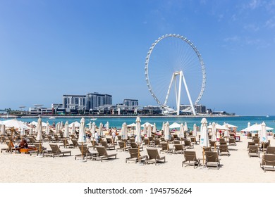 Dubai, UAE, 22.02.2021. Ain Dubai (Dubai Eye) Tallest Ferris Wheel In The World On Bluewaters Island, JBR Beach Club With Sunbeds In The Foreground.  