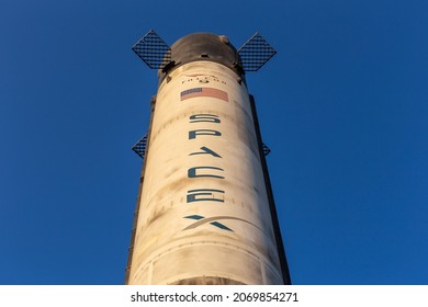 Dubai, UAE, 27.10.2021. Falcon 9 Space X, Reusable Two-stage-to-orbit Medium-lift Launch Vehicle Displayed At Expo 2020 Dubai.