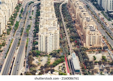 Dubai, UAE - April 18, 2022: Palm Jumeirah, Shoreline Apartments Road, At Day.