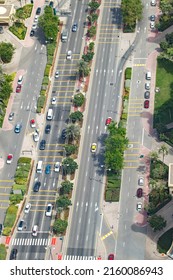 Dubai, UAE - April 18, 2022: Palm Jumeirah, Shoreline Apartments Road And Cars, At Day.