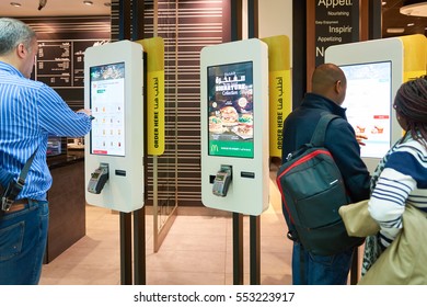 836 Mcdonalds self order kiosk Images, Stock Photos & Vectors ...