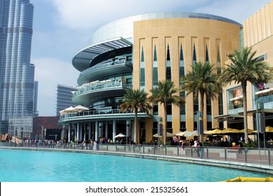 DUBAI, UAE - JAN 29, 2014 - Shopping festival in Downtown Dubai
