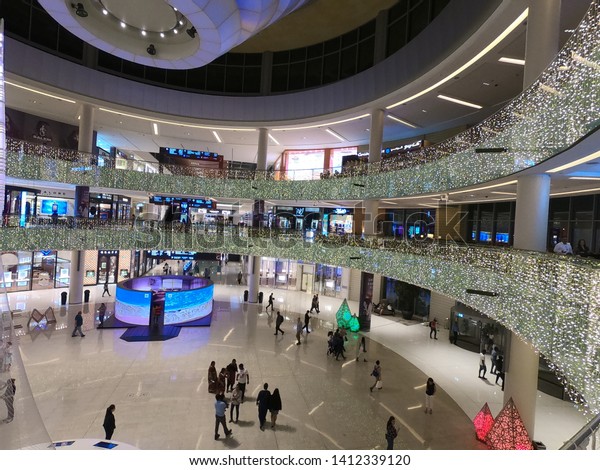Dubai Uae May 2019 People Inside Buildings Landmarks Interiors
