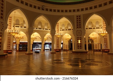DUBAI, UAE - MAY 27: Gold Souk inside of the Dubai Mall. May 27, 2011 in Dubai, United Arab Emirates 