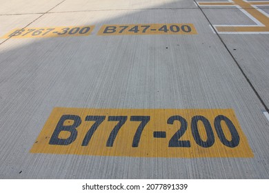 668 Airport Ground Markings Images, Stock Photos & Vectors 