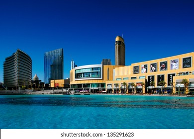 DUBAI, UAE - OCT 1: Dubai Mall and the Dubai Fountain on Oct 1, 2010 in Dubai, UAE. The Dubai Mall is the largest shopping mall in the world with some 1200 stores