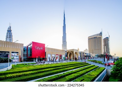 DUBAI, UAE - OCTOBER 14: Main Entrance to the Dubai Mall. October 14, 2014 in Dubai, United Arab Emirates
