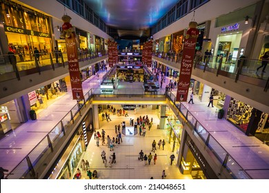 DUBAI, UAE - OCTOBER 31: World's largest shopping mall based on total area and sixth largest by gross leasable area, October 31, 2013 in Dubai, UAE