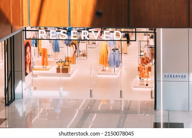 Dubai, UAE, United Arab Emirates - May 22, 2021: View Of Reserved Store In Dubai Mall Shopping Center. Reserved Is A Polish Clothing Store Chain, , Part Of LPP. Mannequins Dressed In Female Woman