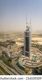 Dubai, Vereinigte Arabische Emirate. 2. Juni 2022. Erstaunliche Aussicht auf die Jumeirah Emirates Towers in Dubai. Luftlandschaft. Wolkenkratzer entlang der Sheikh Zayed Road. Moderne und luxuriöse Gebäude