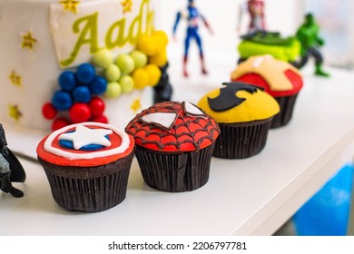 Dubai, United Arab Emirates, Thursday, 27 2022 : Superhero Inspired Cake. Batman, Spiderman, Superman, Ironman, Captain America  Hulk. Kids Birthday Cake And Super Hero Cup Cakes Or Muffins