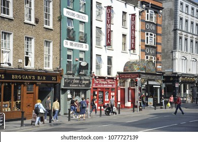 Dublin Ireland 09132014 Visitors Locals Wander Stock Photo 1077727139 ...