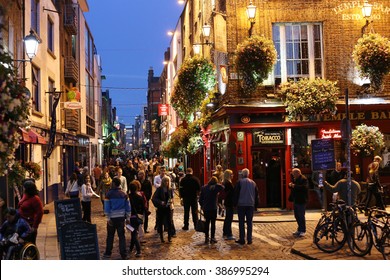 DUBLIN, IRELAND - 9 SEPTEMBER: In entertainment district, Dublin's famous Temple Bar. 9 SEPTEMBER 2014