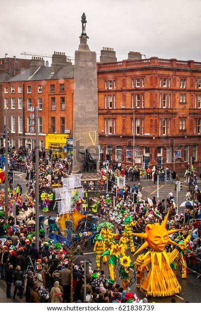 DUBLIN, IRELAND -\
March 17, 2006: Crowds gather along O\'Connell street to watch the\
parade on St. Patrick\'s\
day.