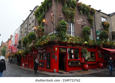 Dublin, Ireland - October 4rd, 2019: Temple Bar In Downtown Of Dublin, Is A Famous And Crowded Irish Pub From 1840