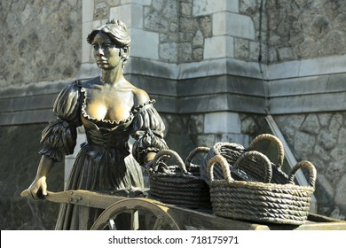 Molly Malone Statue Images Stock Photos Vectors Shutterstock