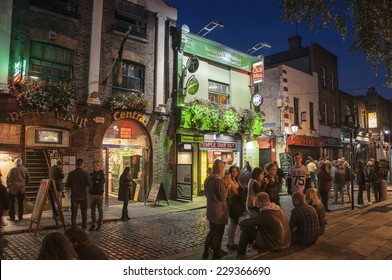 DUBLIN, IRELAND - SEPTEMBER 9, 2014: Nightlife at popular historical part of the city - Temple Bar quarter. The area is the location of many bars, pubs and restaurants