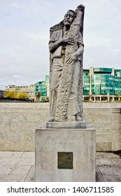 Dublin, Leinster/Ireland - 11/13/2018: Vertical View Of Matt Talbot Statue On Liffey River By James Power 