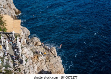 Dubrovnik, Croatia - Jun 20, 2020: Walking On The City Wall In The Medieval Walled City Of Dubrovnik In Croatia