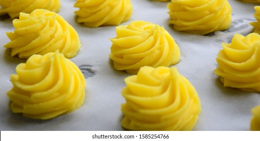 Duchess potatoes raw on a tin - Shutterstock ID 1585254766