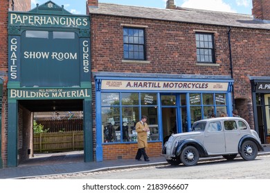 Dudley,UK June 2022. Old Motor Car On Shopping Streets Of Black Country  Musuem