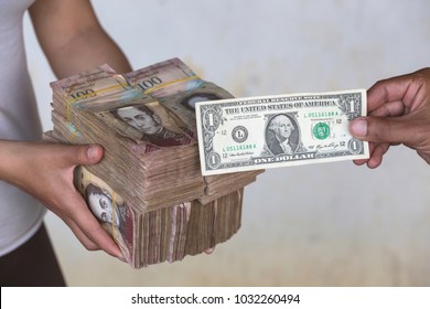 Due to the economic crisis and hyperinflation in Venezuela, the unofficial dollar exchange rate reaches 250,000 bolivars for one dollar. There is a large shortage of cash in the country