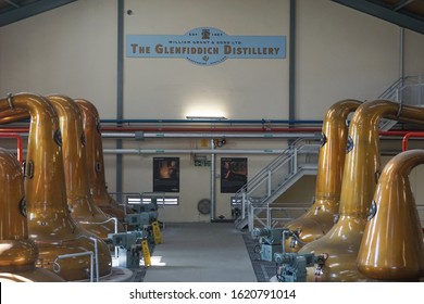 "swan-necke c2003 Photo 6x4 Glenfiddich Distillery stills Dufftown Copper 