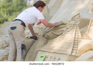 Duisburg, Germany. 29 August 2017. A Team Of Sculpters Work On A Giant Sandcastle In An Attempt To Break A Guiness World Record.