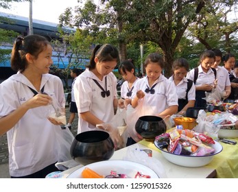 Dumnoensaduak, Ratchburi/Thailand - Dec. 4, 2018 : Thai Students In Secondary School Offering Food To The Monk Alm Bowl For Buddhist Monks, Making Merit For Their Fathers On Fathers Day