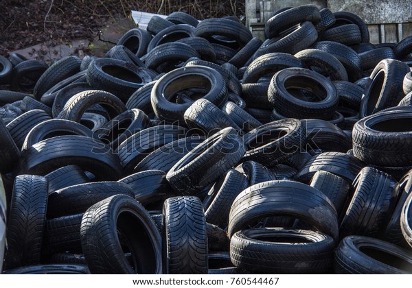 Dump with car\
tires