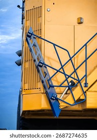 dump truck, construction, resource extraction, quarry, dump truck, large machine, mining machine, huge body