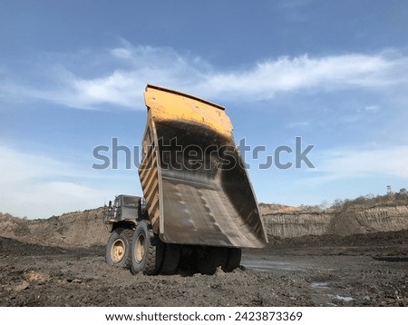Dump truck do test dumping to avoid overburden contamination for coal