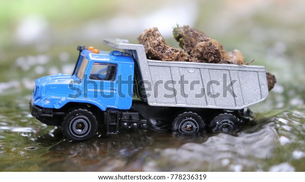Dump Truck freight\
Rock