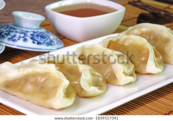 Dumpling : Chinese / Japanese dumplings, delicious\
traditional asian food. Japanese dumpling or Gyoza, Chinese\
dumpings or Jiaozi