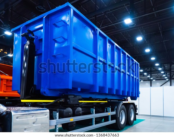Dumpster on the car.
Garbage removal. Dump semitrailer. Trailed equipment. Trucks.
Special machinery.  Dump truck transportation of bulk cargo.
Freight transport
industry.