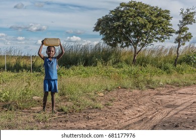 DUNDO/ANGOLA - 23 APRIL 2015 - African Rural Children Carrying Water. Angola, Dun